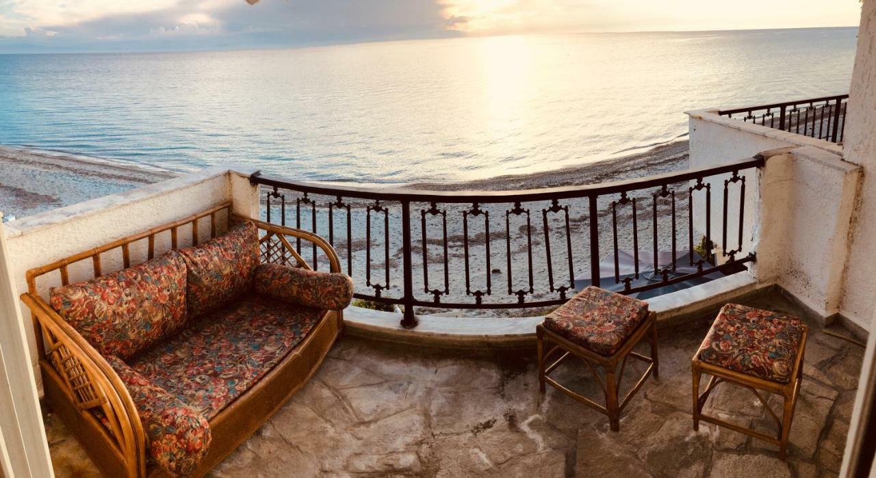 Seafront Maisonette In Фурка Экстерьер фото