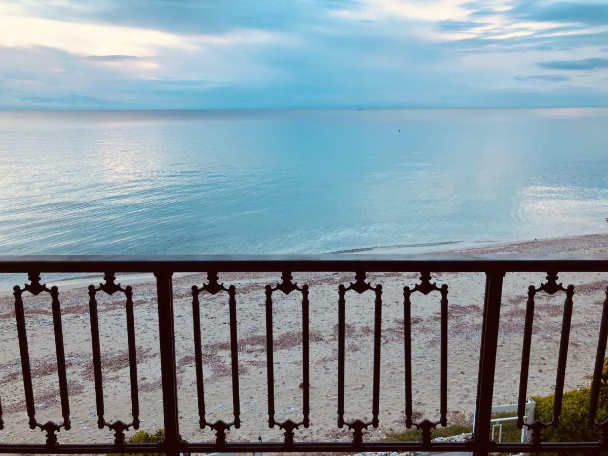 Seafront Maisonette In Фурка Экстерьер фото